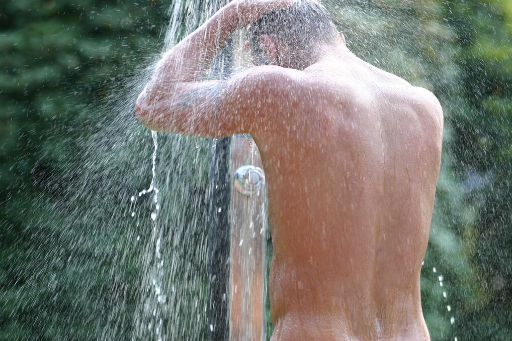 Selepas mandi dengan soda, seorang lelaki perlu mandi air sejuk. 